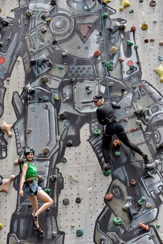 Illustration for article titled Titanfall Climbing Wall In Hong Kong